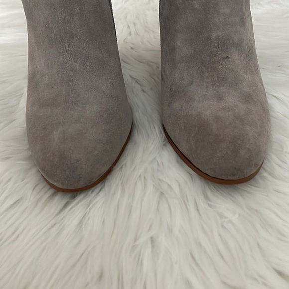 STEVE MADDEN | Glorius Bootie | Taupe Suede |Size 10 - Picture 8 of 9